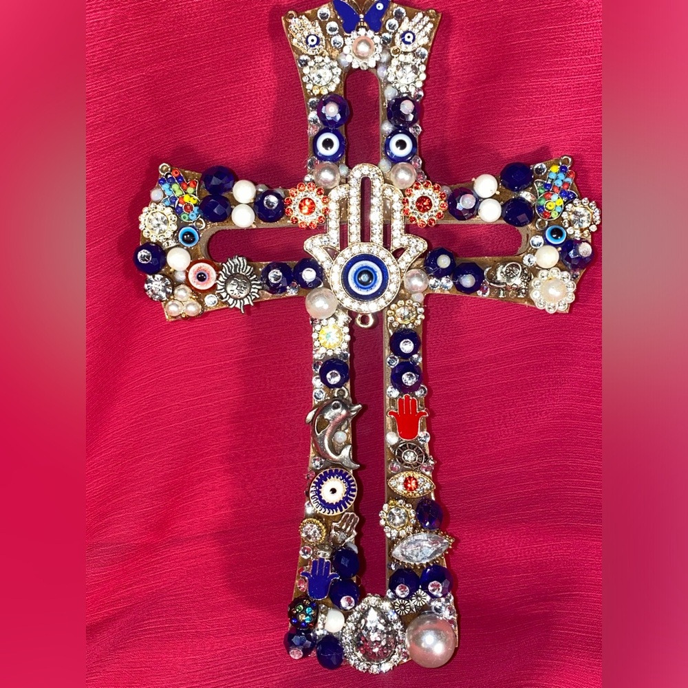 Wood ✝️ w/Repurposed Jewelry 🧿🪬 Protection 💙, 💚, ❤️colors, Rhinestones & animals